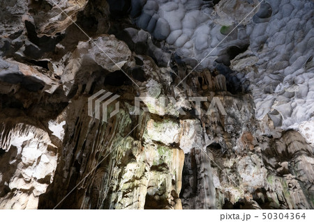 ティエンクン鍾乳洞 ハロン湾 ベトナム ティエンクン鍾乳洞 ハロン湾 ベトナム 50304364
