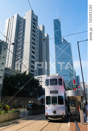 香港 トラムと高層ビル群 香港 トラムと高層ビル群 50305195