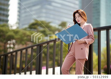 女性 女 女の子 50312999