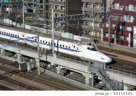博多駅付近を走行する新幹線N700系 50314365