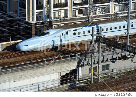 博多駅付近を走行する新幹線N700系 50315436