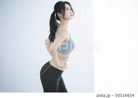 若い女性・エクササイズ 50316634
