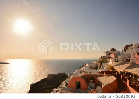 イア（夕焼け）　サントリーニ島　ギリシャ 50320093