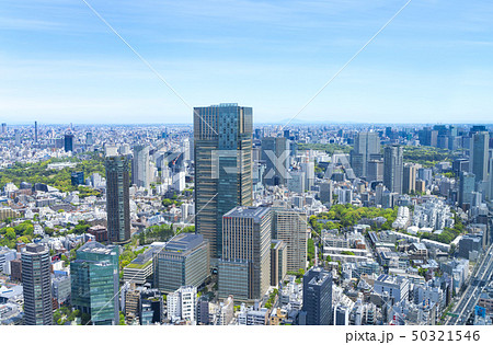 東京風景　2019　春　新緑　青空　六本木から望む皇居　赤坂方面　遠くに筑波山 50321546
