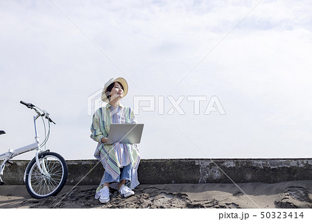 ノマドワーカー 女性 ノマドワーカー 女性 50323414