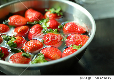 strawberry red fruit cleaning water 50324835
