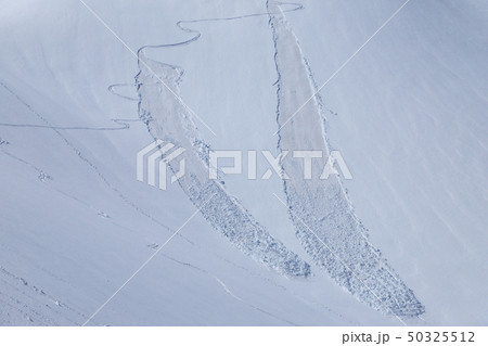 雪崩 雪山 雪崩 雪山 50325512