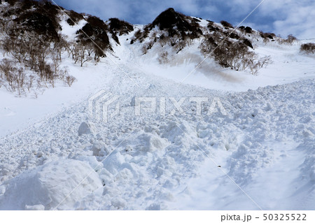雪崩 雪山 雪崩 雪山 50325522
