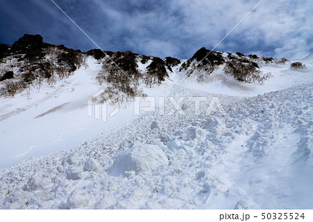 雪崩 雪山 雪崩 雪山 50325524