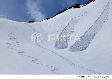 雪崩 雪山 雪崩 雪山 50325529