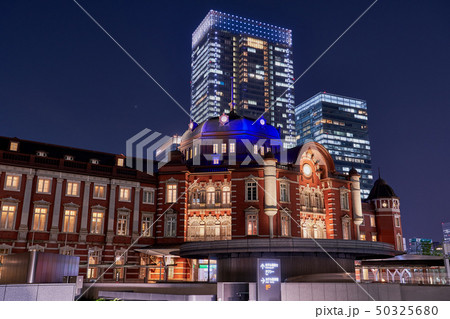 東京駅の駅舎 （夜景） 50325680