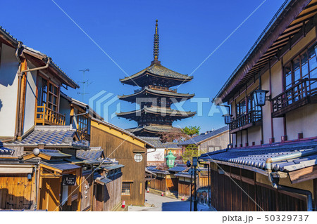 京都　春の八坂の塔（法観寺） 50329737