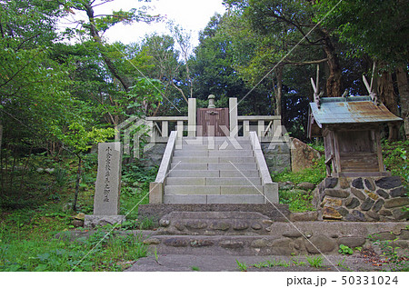 隠岐知夫里島の貴人の墓 50331024