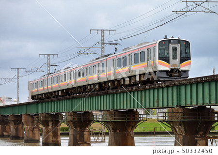 越後線を走るE129系普通4両 越後線を走るE129系普通4両 50332450
