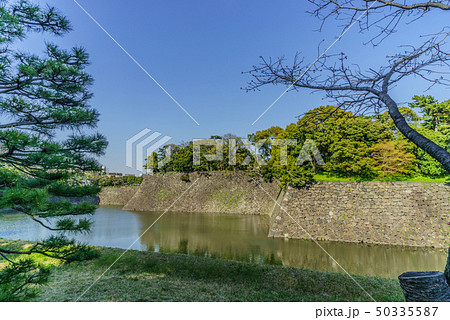 春の江戸城の乾濠の風景 春の江戸城の乾濠の風景 50335587