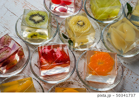 きれいなフルーツゼリー　Colorful sweet delicious fruit jelly 50341737