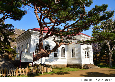 北海道函館市函館公園内の旧函館博物館二号館の春の風景を撮影 北海道函館市函館公園内の旧函館博物館二号館の春の風景を撮影 50343647