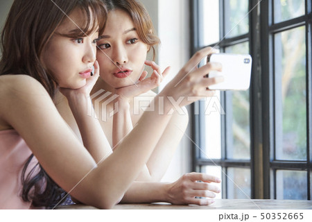 女性 仲良し ライフスタイル 女性 仲良し ライフスタイル 50352665