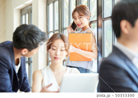 男女　ビジネス 50353300