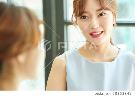 女性 ビジネス 打ち合わせ 女性 ビジネス 打ち合わせ 50353345