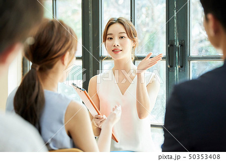 男女 ビジネス 打ち合わせ 男女 ビジネス 打ち合わせ 50353408