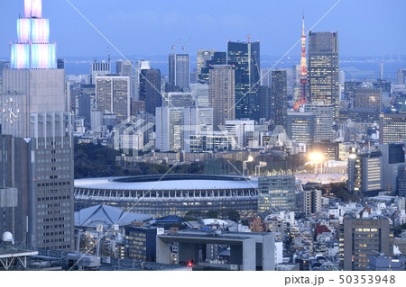 日本の東京都市景観  新国立競技場や東京タワーなどを望む 50353948