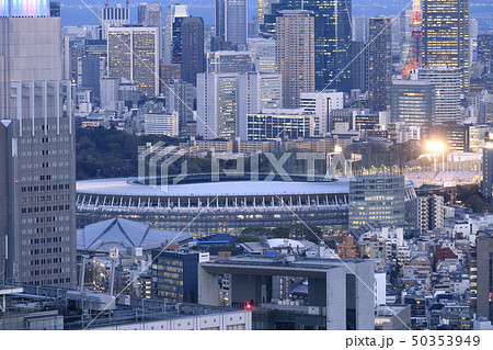 日本の東京都市景観  新国立競技場や東京タワーなどを望む 50353949