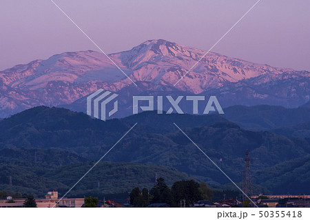 白山の遠望／夕陽（石川県能美市大長野町より）2019年5月 50355418