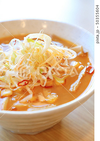 おいしいピリ辛味噌ラーメン おいしいピリ辛味噌ラーメン 50355604