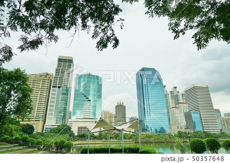 タイ王国バンコク都ベンジャキティ公園から見た、バンコク都市部の風景、景観 タイ王国バンコク都ベンジャキティ公園から見た、バンコク都市部の風景、景観 50357648