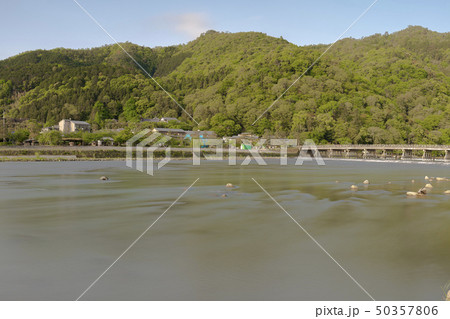 【パノラマ】早朝の渡月橋 【パノラマ】早朝の渡月橋 50357806
