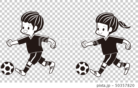 サッカーボールをける子供 白黒のイラスト素材
