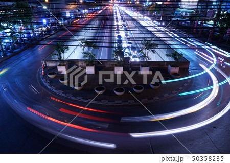 タイ王国バンコク都内、スティサン交差点の夜景 50358235