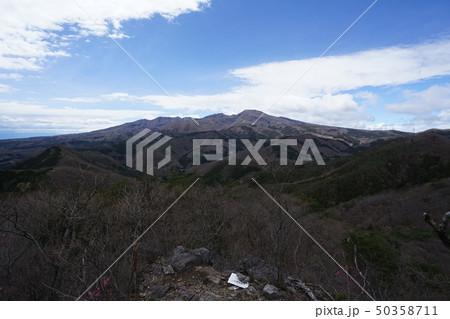 群馬県　桐生市黒保根町　ぐんま百名山の栗生山の山頂から見た赤城山 50358711