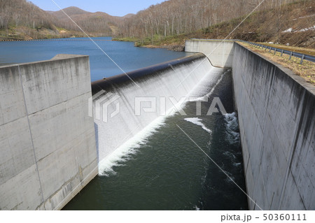 落合ダム・ロックフィルダムの洪水吐 50360111