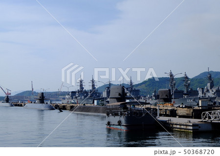 呉基地に停泊する自衛艦隊 50368720