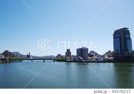宍道湖大橋から望む大橋川沿いの街並み … 島根県 松江市 天候:快晴 宍道湖大橋から望む大橋川沿いの街並み … 島根県 松江市 天候:快晴 50370217