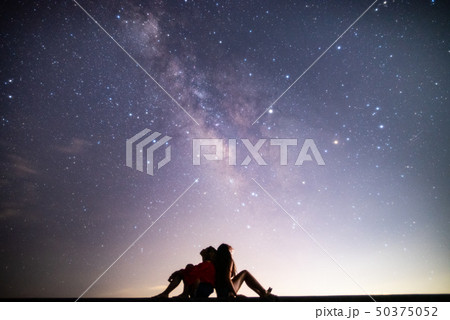 沖縄 女性 星空 天の川 沖縄 女性 星空 天の川 50375052