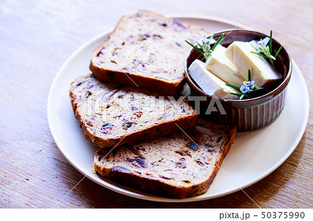 フルーツ＆くるみブレッドクリームチーズ添え 50375990