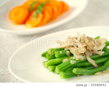 いんげんのグラッセとニンジンのオレンジ風味蒸し煮 50380042