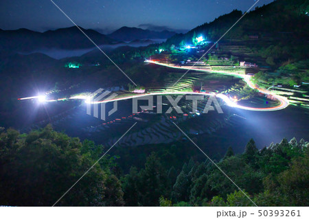 丸山千枚田 星景と車の明るい光跡 三重県紀和町 丸山千枚田 星景と車の明るい光跡 三重県紀和町 50393261