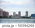 環島路とビル群を海から望む 50394268