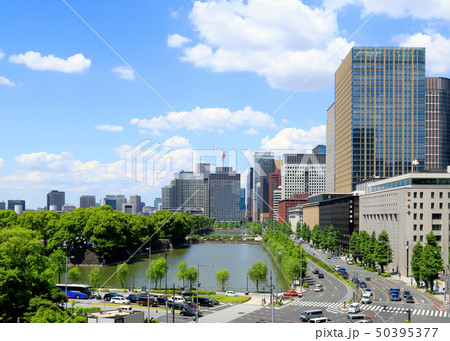 皇居のお堀と街並 皇居のお堀と街並 50395377