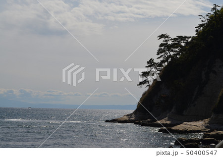 晴天の鎌倉・江の島 稲村ケ崎から海を臨む 晴天の鎌倉・江の島 稲村ケ崎から海を臨む 50400547