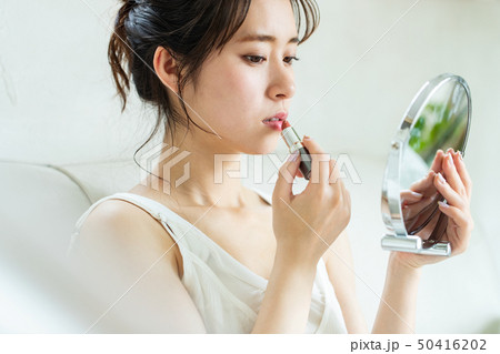 女性 メイク 化粧 リップ 口紅 50416202