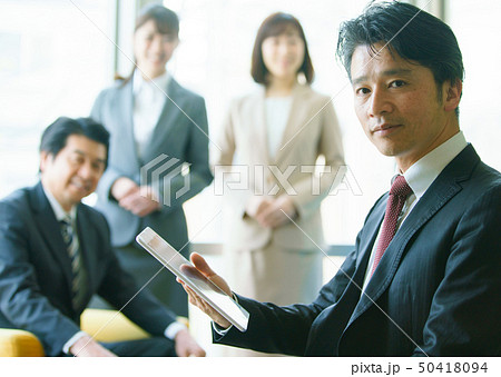 ビジネス　チーム　チームワーク　職場 50418094