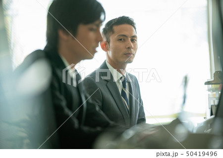 同僚　ライバル　ビジネス　競争 50419496