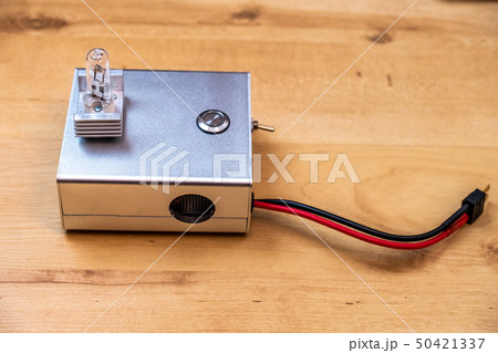 Electronic unit with halogen lamp to cycle LiPo batteries 50421337