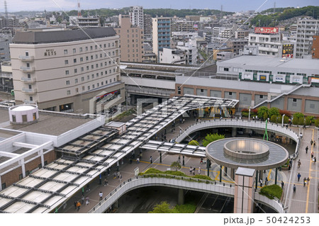 日本の川崎都市景観　溝の口駅や武蔵溝ノ口駅（画面左）などを望む（画面上に電車） 50424253