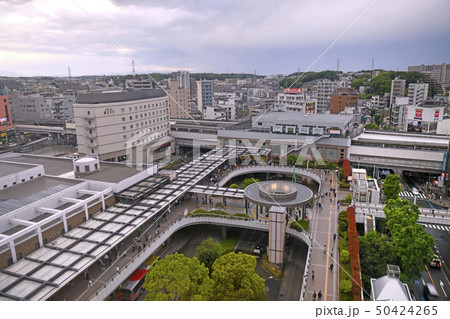 日本の川崎都市景観 溝の口駅や武蔵溝ノ口駅(画面左)などを望む(画面左に電車) 日本の川崎都市景観 溝の口駅や武蔵溝ノ口駅(画面左)などを望む(画面左に電車) 50424265